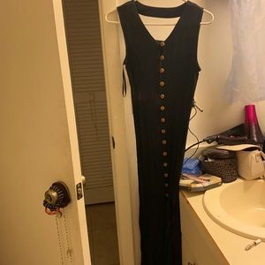 Lady sleeveless long black dress